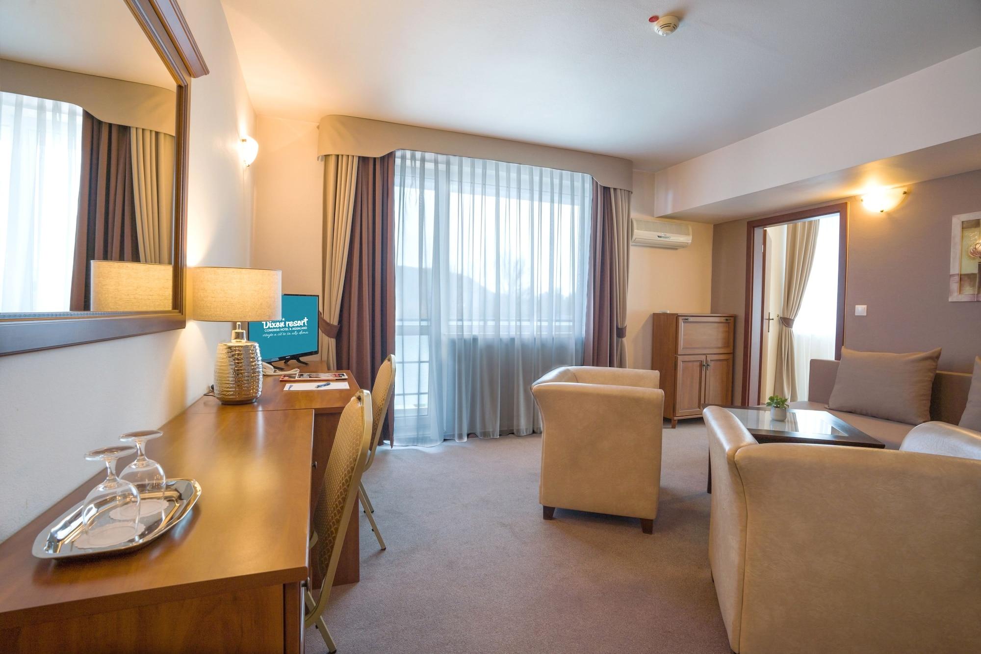 Hotel Dixon So Vstupom Do Bazena A Virivky Zdarma - Free Entrance To Pool And Jacuzzi Included Banska Bystrica Exterior photo