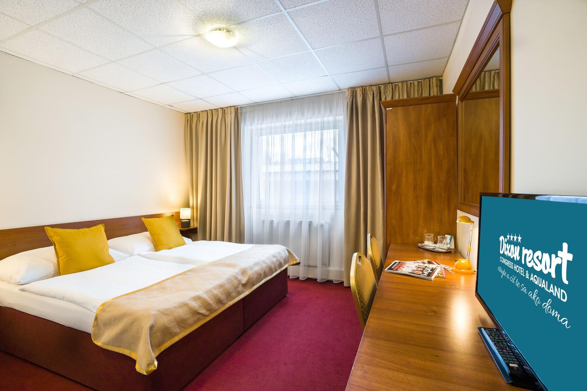 Hotel Dixon So Vstupom Do Bazena A Virivky Zdarma - Free Entrance To Pool And Jacuzzi Included Banska Bystrica Exterior photo
