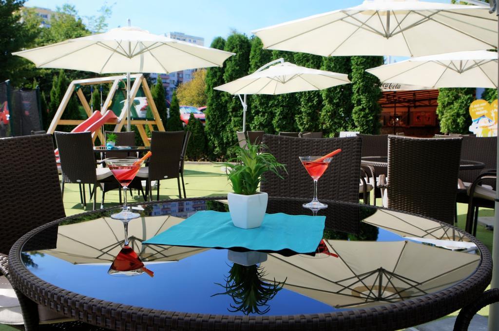Hotel Dixon So Vstupom Do Bazena A Virivky Zdarma - Free Entrance To Pool And Jacuzzi Included Banska Bystrica Exterior photo