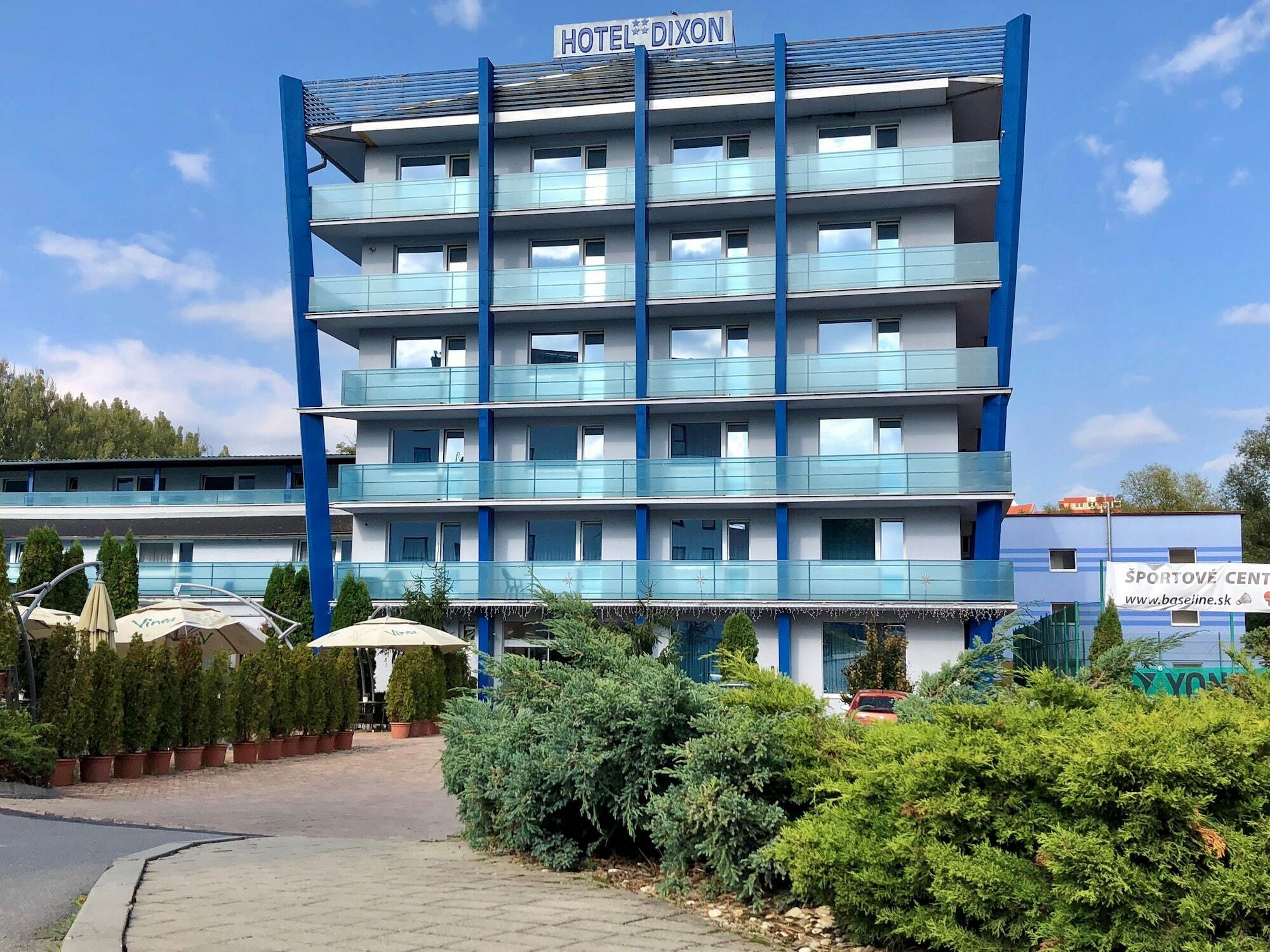 Hotel Dixon So Vstupom Do Bazena A Virivky Zdarma - Free Entrance To Pool And Jacuzzi Included Banska Bystrica Exterior photo