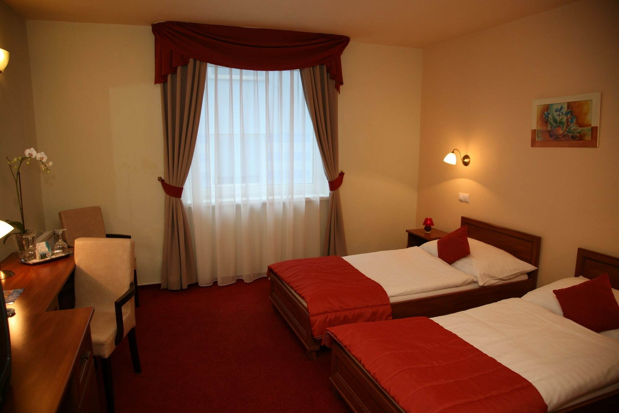 Hotel Dixon So Vstupom Do Bazena A Virivky Zdarma - Free Entrance To Pool And Jacuzzi Included Banska Bystrica Exterior photo