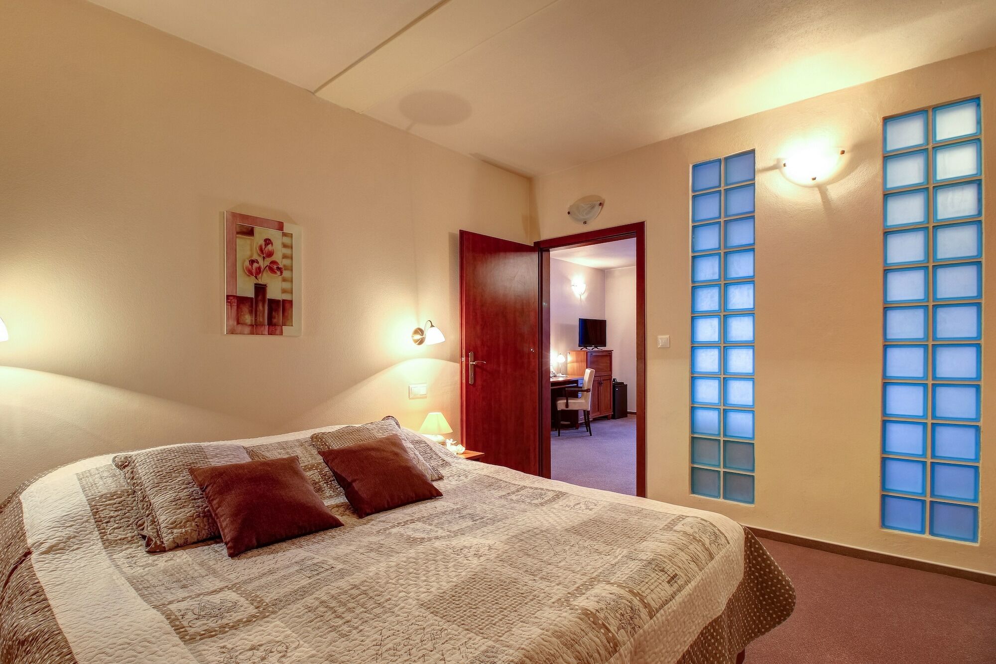 Hotel Dixon So Vstupom Do Bazena A Virivky Zdarma - Free Entrance To Pool And Jacuzzi Included Banska Bystrica Exterior photo