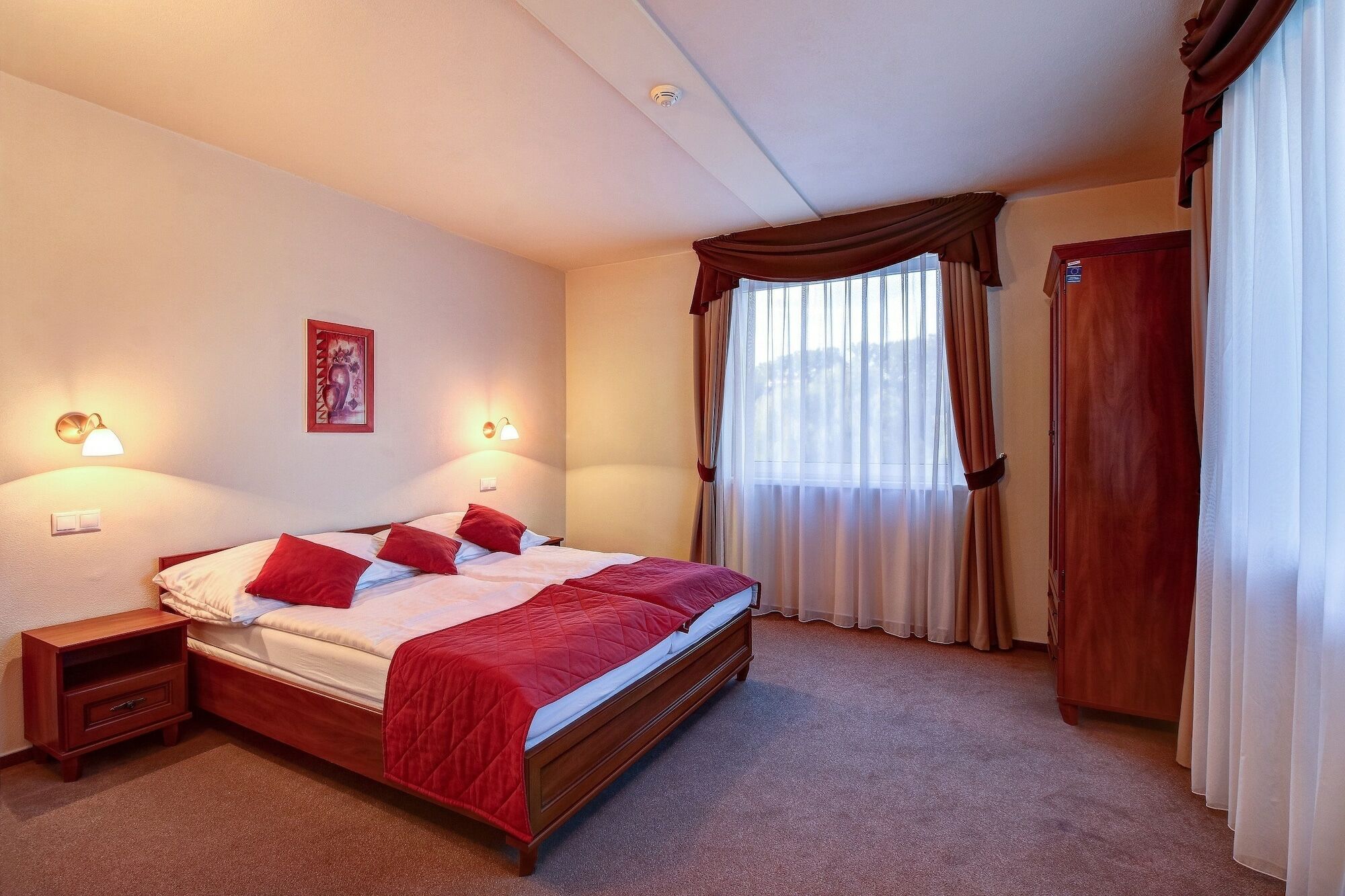 Hotel Dixon So Vstupom Do Bazena A Virivky Zdarma - Free Entrance To Pool And Jacuzzi Included Banska Bystrica Exterior photo